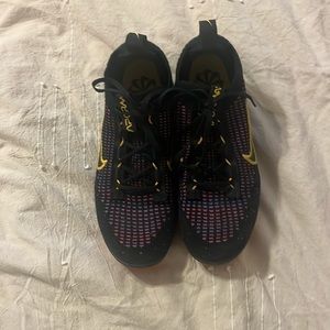 Selling because I never wear them they’re Nike and very colorful